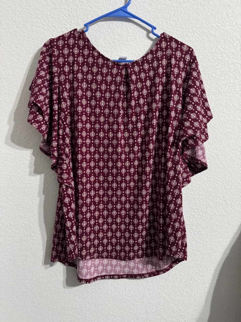 Liz Claiborne Burgundy Geometric Flutter Sleeve Blouse